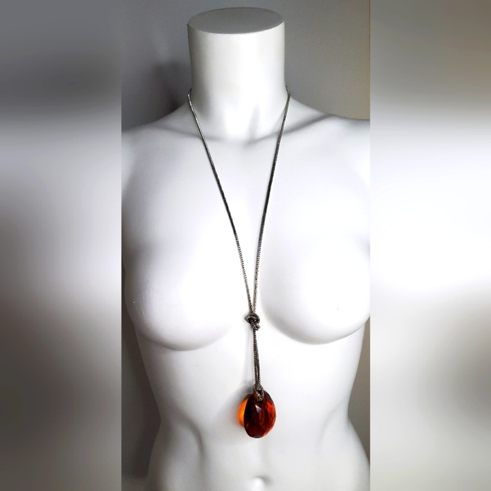 NWOT NECKLACE-Designer ambar acrylic floating teardrop pendant -silver chain